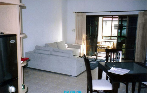 Living room with passage to the terrace